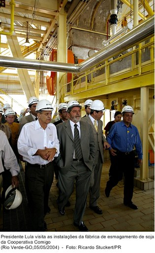 Presidente Lula visita as instalações da fábrica de esmagamento de soja da Cooperativa Comigo.jpg