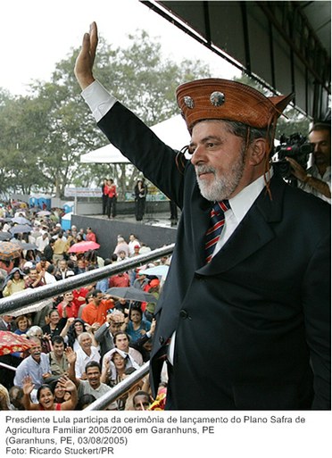 Presdiente Lula participa da cerimônia de lançamento do Plano Safra de Agricultura Familiar 2005-2006 em Garanhuns, PE.jpg