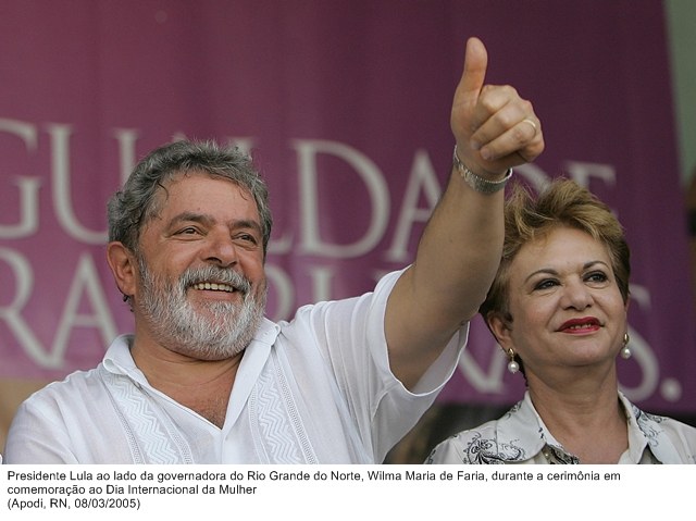 Presidente Lula ao lado da governadora do Rio Grande do Norte, Wilma Maria de Faria, durante a cerimônia em comemoração ao Dia Internacional da Mulher.jpg