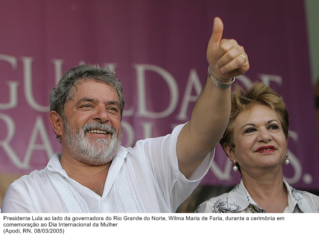 Presidente Lula ao lado da governadora do Rio Grande do Norte, Wilma Maria de Faria, durante a cerimônia em comemoração ao Dia Internacional da Mulher.jpg