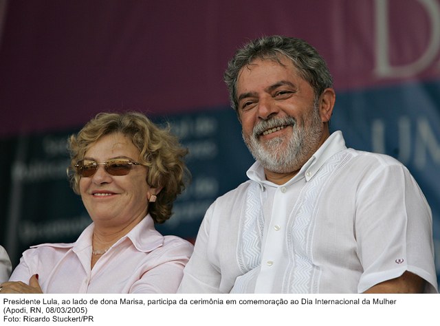 Presidente Lula, ao lado de dona Marisa, participa da cerimônia em comemoração ao Dia Internacional da Mulher.jpg