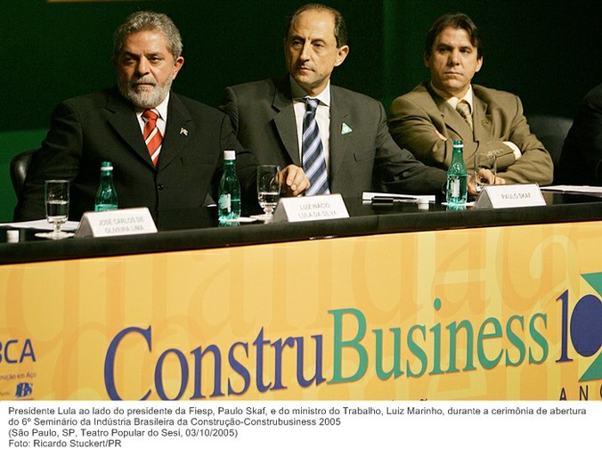 Presidente Lula ao lado do pres. da Fiesp, Paulo Skaf, e do min. do Trabalho, Luiz Marinho, durante a cerim. de abertura do 6º Seminário da Indústria Brasileira da Construção-Construbussines.jpg