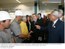Presidente Lula, ao lado do presidente da Infraero, Carlos Wilson, cumprimenta operários que trabalharam nas obras de ampliação e modernização do Aeroporto de Uberlândia.jpg