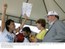 Presidente Lula cumprimenta a educadora do projeto Mova Brasil, Luíza Oliveira do Nascimento. Ao seu lado, a governadora do estado do Rio Grande do Norte, Wilma de Faria.jpg