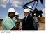 Presidente Lula cumprimenta funcionário da Estação de Tratamento de Óleo de Fazenda Alegre.jpg