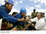 Presidente Lula cumprimenta funcionários na chegada às instalações da empresa Veracel Celulose S.A..jpg