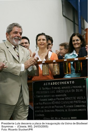 Presidente Lula descerra a placa de inauguração da Usina de Biodiesel Soyminas.jpg