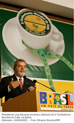 Presidente Lula discursa durante a abertura da II Conferência Mundial do Café, na Bahia.jpg