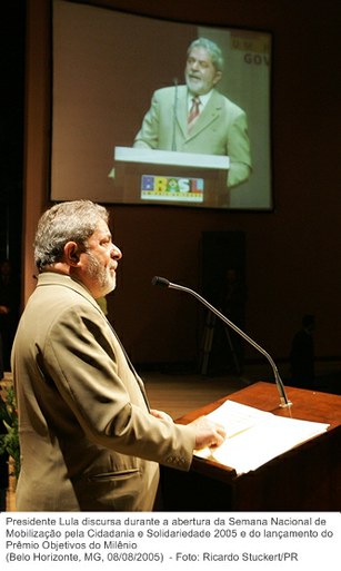 Presidente Lula discursa durante a abertura da Semana Nacional de Mobilização pela Cidadania e Solidariedade 2005 e do lançamento do Prêmio Objetivos do Milênio.jpg