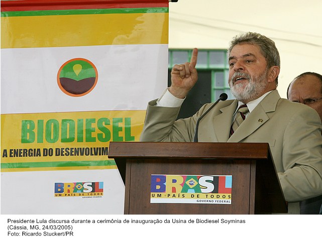 Presidente Lula discursa durante a cerimônia de inauguração da Usina de Biodiesel Soyminas.jpg