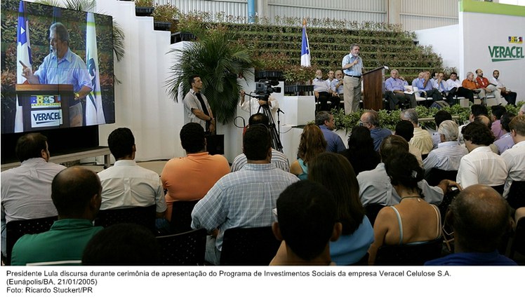 Presidente Lula discursa durante cerimônia de apresentação do Programa de Investimentos Sociais da empresa Veracel Celulose S.A..jpg