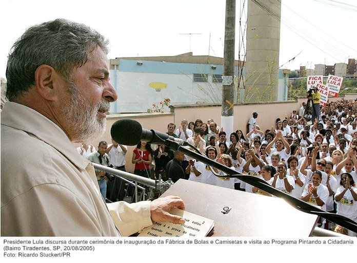 Presidente Lula discursa durante cerimônia de inauguração da Fábrica de Bolas e Camisetas e visita ao Programa Pintando a Cidadania.jpg
