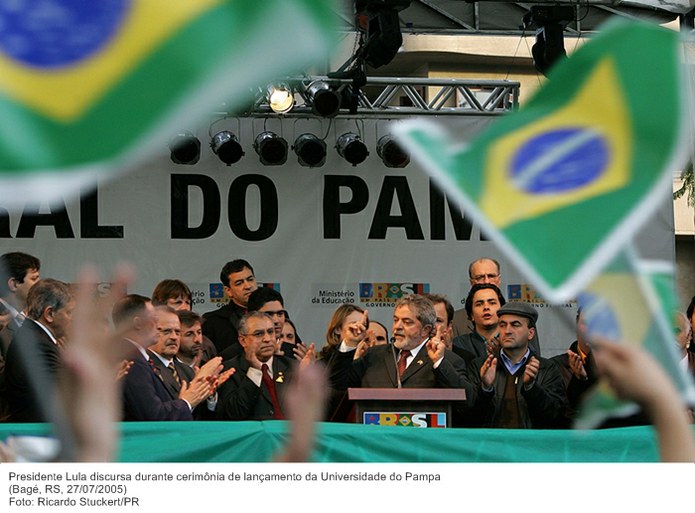 Presidente Lula discursa durante cerimônia de lançamento da Universidade do Pampa.jpg