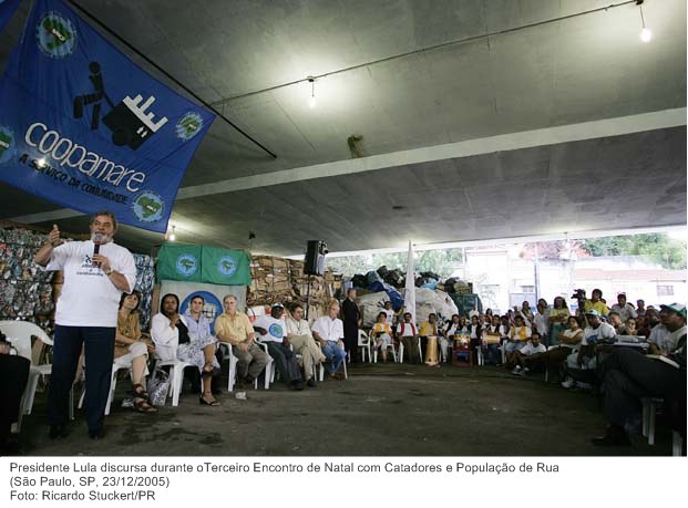 Presidente Lula discursa durante oTerceiro Encontro de Natal com Catadores e População de Rua (2).jpg