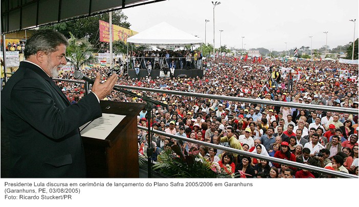 Presidente Lula discursa em cerimônia de lançamento do Plano Safra 2005-2006 em Garanhuns.jpg