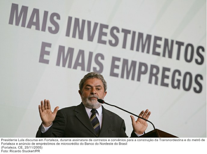 Presidente Lula discursa em Fortaleza, durante assinatura de contratos e convênios para a construção da Transnordestina.jpg