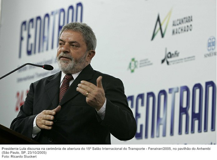 Presidente Lula discursa na cerimônia de abertura do 15º Salão Internacional do Transporte - Fenatran-2005, no pavilhão do Anhembi.jpg