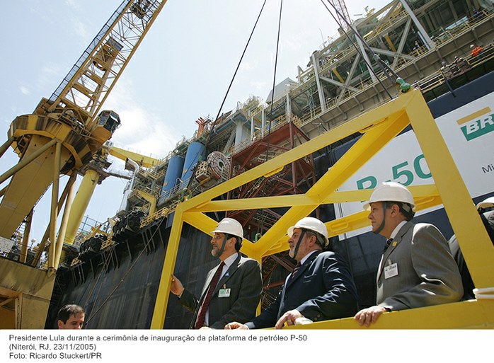 Presidente Lula durante a cerimônia de inauguração da plataforma de petróleo P-50 (2).jpg