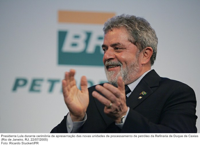Presidente Lula durante cerimônia de apresentação das novas unidades de processamento de petróleo da Refinaria de Duque de Caxias.jpg