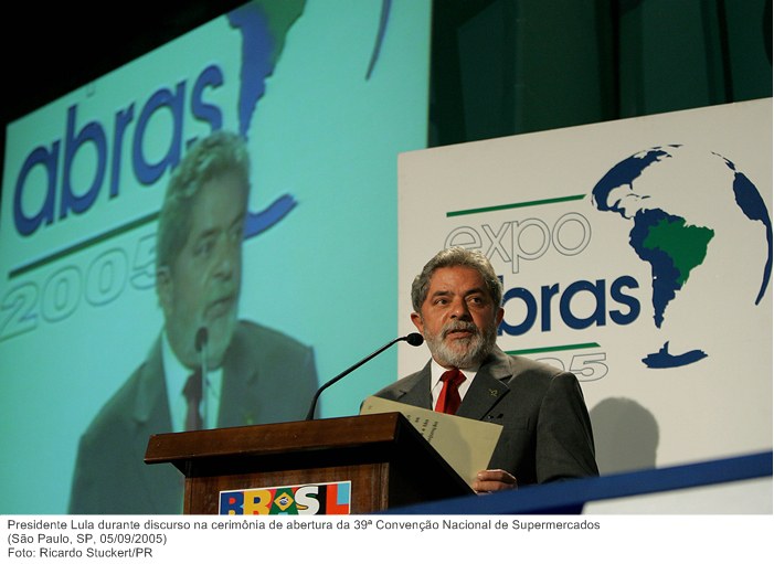 Presidente Lula durante discurso na cerimônia de abertura da 39ª Convenção Nacional de Supermercados.jpg