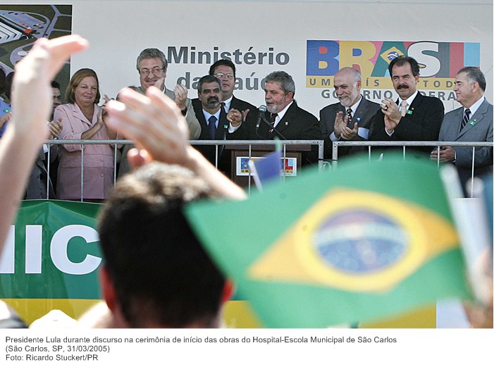 Presidente Lula durante discurso na cerimônia de início das obras do Hospital-Escola Municipal de São Carlos.jpg