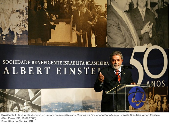 Presidente Lula durante discurso no jantar comemorativo aos 50 anos da Sociedade Beneficente Israelita Brasileira Albert Einstein.jpg
