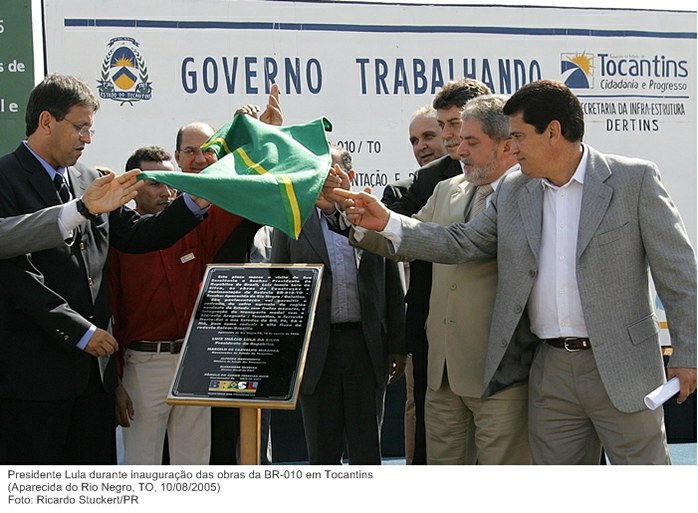 Presidente Lula durante inauguração das obras da BR-010 em Tocantins.jpg