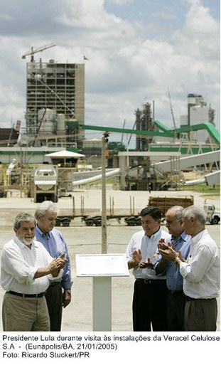 Presidente Lula durante visita às instalações da Veracel Celulose S.A.jpg