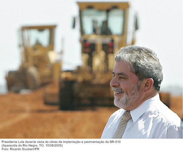 Presidente Lula durante visita às obras de implantação e pavimentação da BR-010.jpg