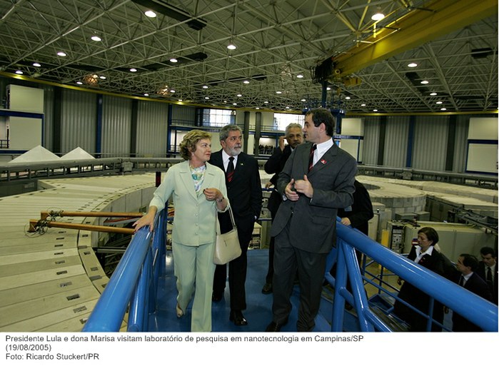 Presidente Lula e dona Marisa visitam laboratório de pesquisa em nanotecnologia em Campinas-SP.jpg