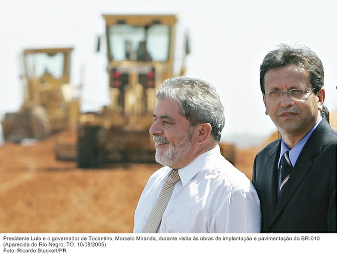 Presidente Lula e o governador de Tocantins, Marcelo Miranda, durante visita às obras de implantação e pavimentação da BR-010.jpg