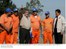 Presidente Lula e o ministro dos Transportes, Alfredo Nascimento, ao lado de trabalhadores que executam as obras da BR 101.jpg