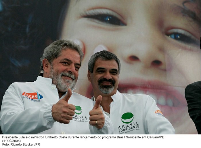 Presidente Lula e o ministro Humberto Costa durante lançamento do programa Brasil Sorridente em Caruaru-PE.jpg