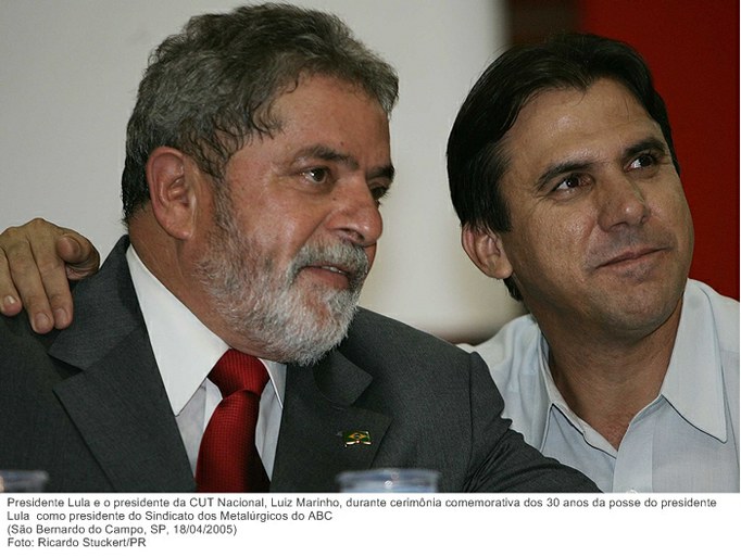 Presidente Lula e o presidente da CUT Nacional, Luiz Marinho, durante cerimônia comemorativa dos 30 anos da posse do presidente Lula como presidente do Sindicato dos Metalúrgicos do ABC.jpg