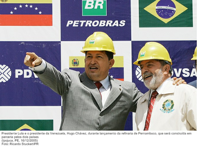 Presidente Lula e o presidente da Venezuela, Hugo Chávez, durante lançamento da refinaria de Pernambuco, que será construída em parceria pelos dois países.jpg