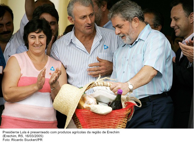 Presidente Lula é presenteado com produtos agrícolas da região de Erechim.jpg