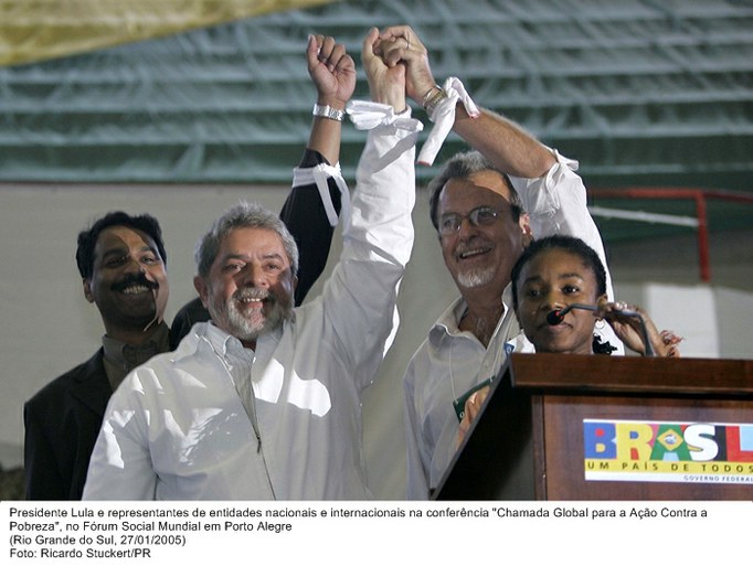 Presidente Lula e representantes de entidades nacionais e internacionais na conferência Chamada Global para a Ação Contra a Pobreza, no Fórum Social Mundial em Porto Alegre.jpg