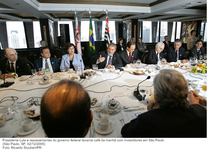 Presidente Lula e representantes do governo federal durante café da manhã com investidores em São Paulo.jpg
