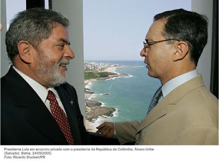 Presidente Lula em encontro privado com o presidente da República da Colômbia, Álvaro Uribe.jpg