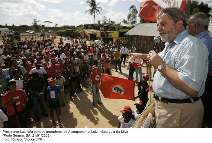 Presidente Lula fala para os moradores do Acampamento Luiz Inácio Lula da Silva.jpg