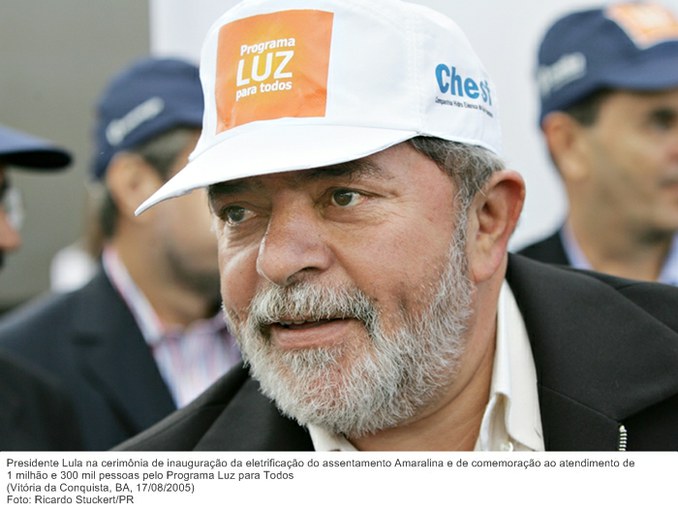 Presidente Lula na cerimônia de inauguração da eletrificação do assentamento Amaralina e de comemoração ao atendimento de 1 milhão e 300 mil pessoas pelo Programa Luz para Todos.jpg