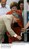 Presidente Lula observa a textura do biodiesel produzido pela Usina de Biodiesel Soyminas.jpg
