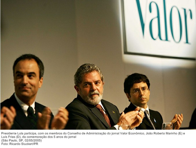 Presidente Lula participa, com os membros do Conselho de Administração do jornal Valor Econômico, João Roberto Marinho (E) e Luís Frias (D), da comemoração dos 5 anos do jornal.jpg