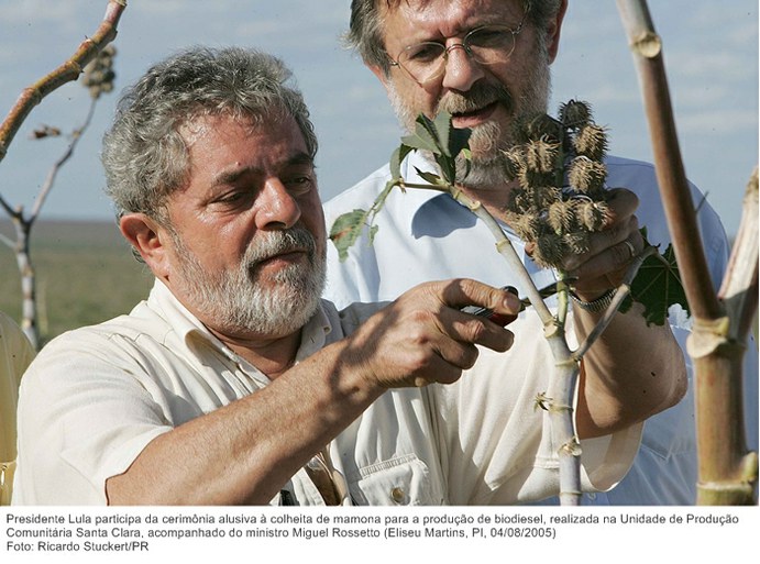 Presidente Lula participa da cerimônia alusiva à colheita de mamona para a produção de biodiesel, realizada na Unidade de Produção Comunitária Santa Clara.jpg