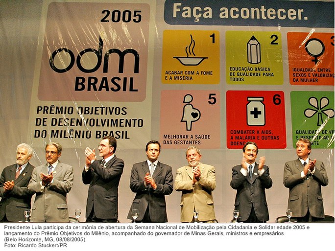 Presidente Lula participa da cerimônia de abertura da Semana Nacional de Mobilização pela Cidadania e Solidariedade 2005 e lançamento do Prêmio Objetivos do Milênio.jpg
