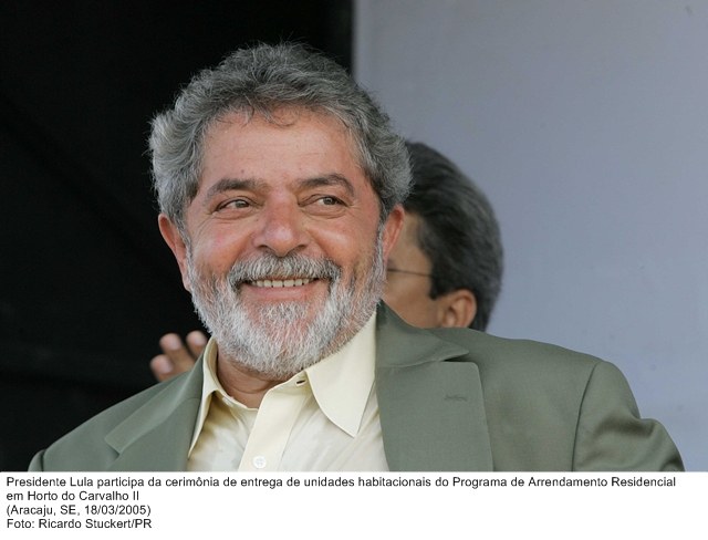Presidente Lula participa da cerimônia de entrega de unidades habitacionais do Programa de Arrendamento Residencial em Horto do Carvalho II.jpg
