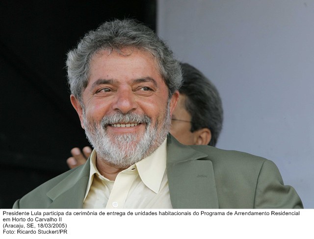 Presidente Lula participa da cerimônia de entrega de unidades habitacionais do Programa de Arrendamento Residencial em Horto do Carvalho II.jpg