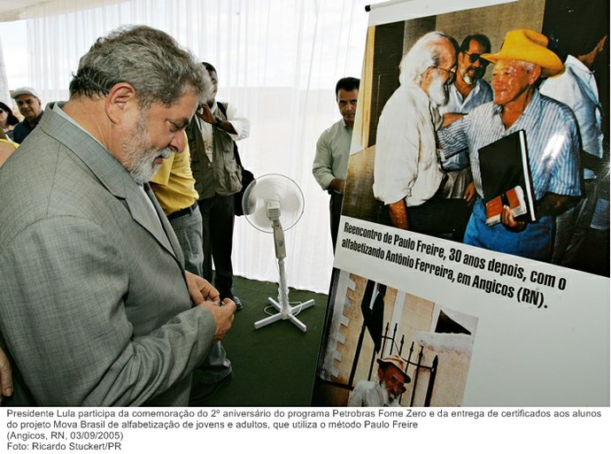 Presidente Lula participa da comemoração do 2º aniversário do programa Petrobras Fome Zero e da entrega de certificados aos alunos do projeto Mova Brasil de alfabetização de jovens e adultos.jpg