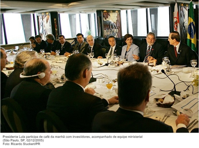 Presidente Lula participa de café da manhã com investidores, acompanhado de equipe ministerial.jpg