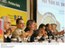 Presidente Lula participa em Salvador da abertura da II Conferência Mundial do Café. À sua direita, o presidente da Colômbia, Álvaro Uribe.jpg